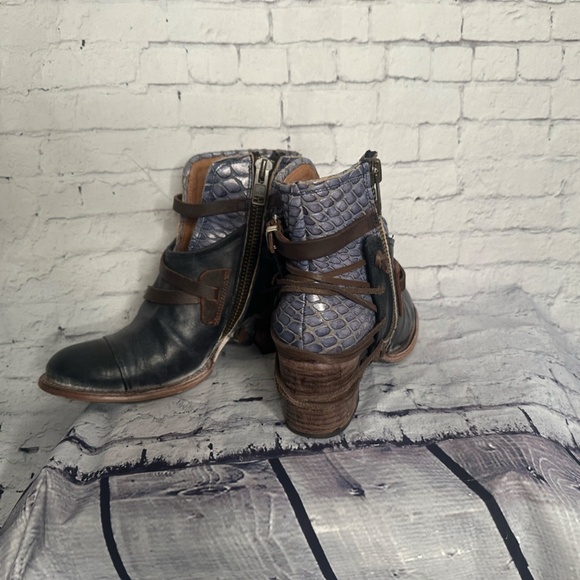 FreeBird Crue Booties - Picture 5 of 6